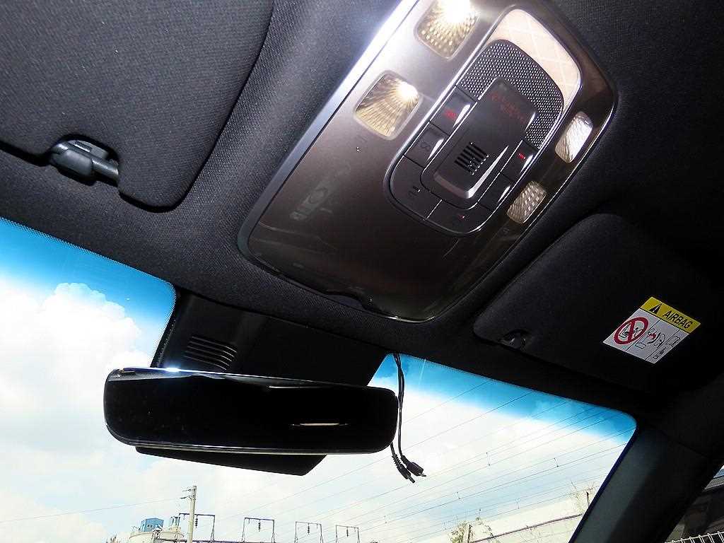 Genesis GV70 — photo 14