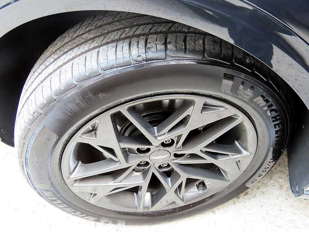 Genesis GV70 — photo 20