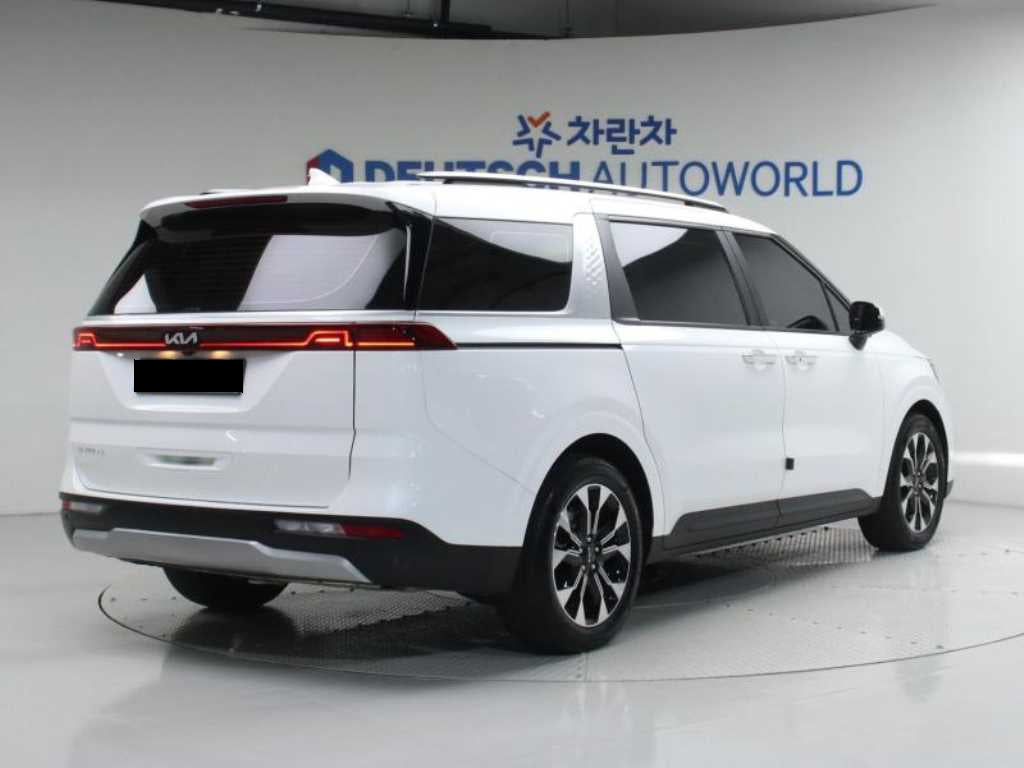 Kia Carnival — photo 02