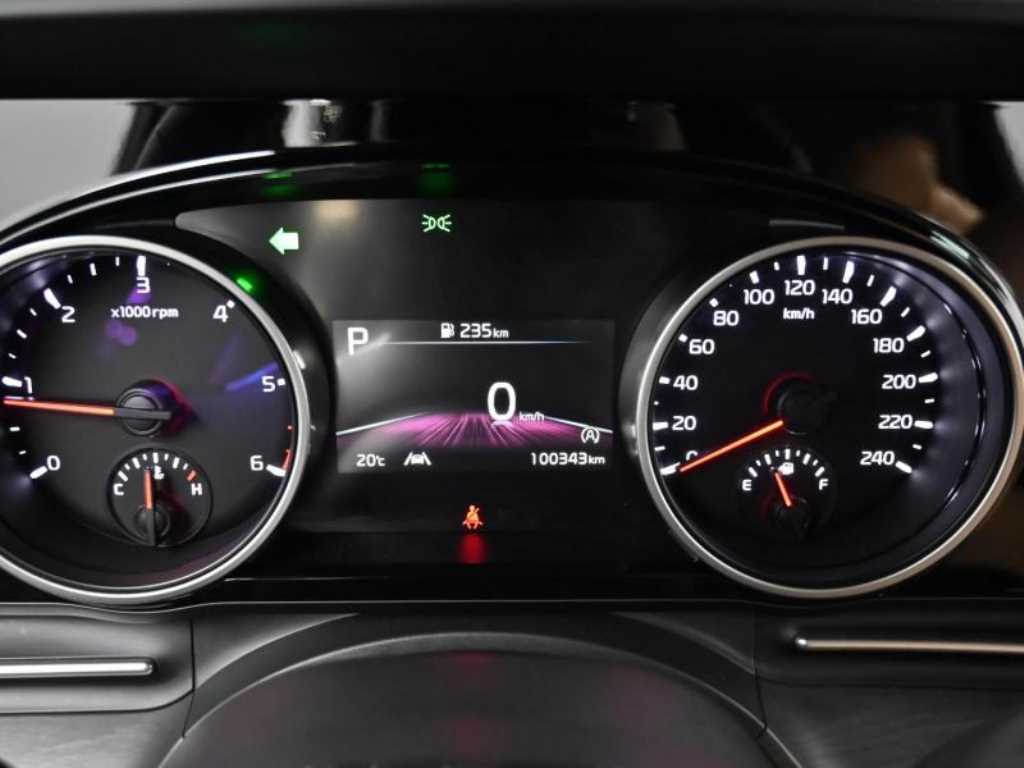 Kia Carnival — photo 08