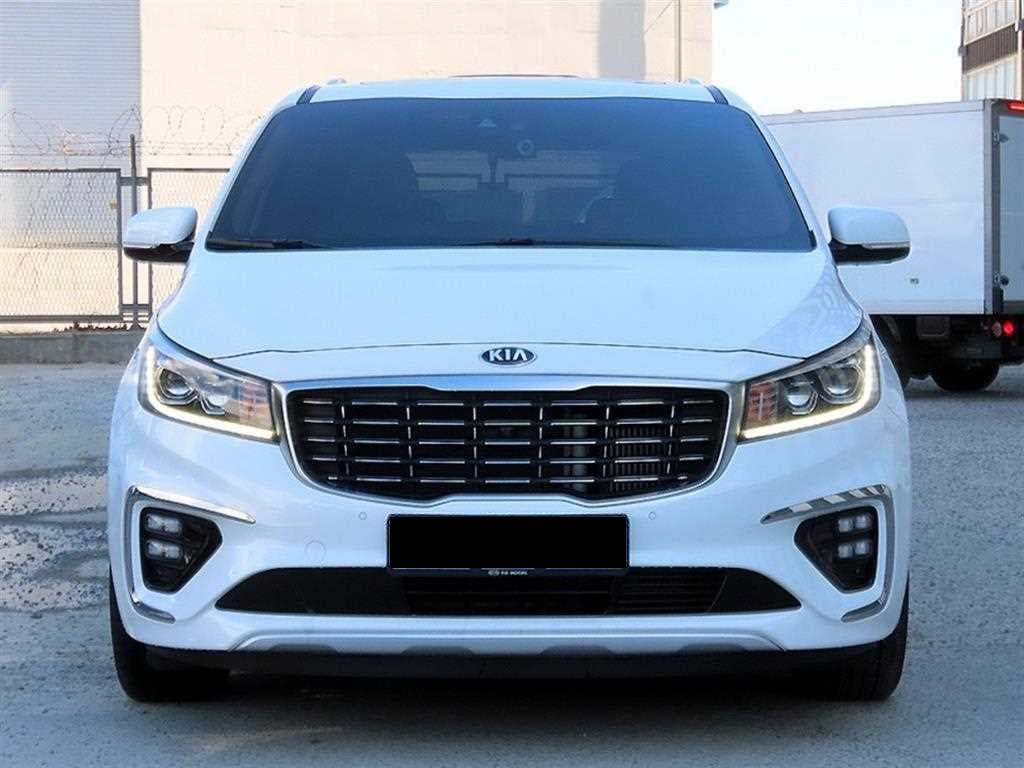 Kia Carnival — photo 01