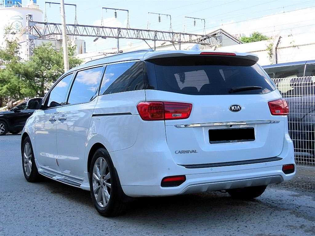 Kia Carnival — photo 04