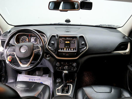 Jeep Cherokee — photo 05