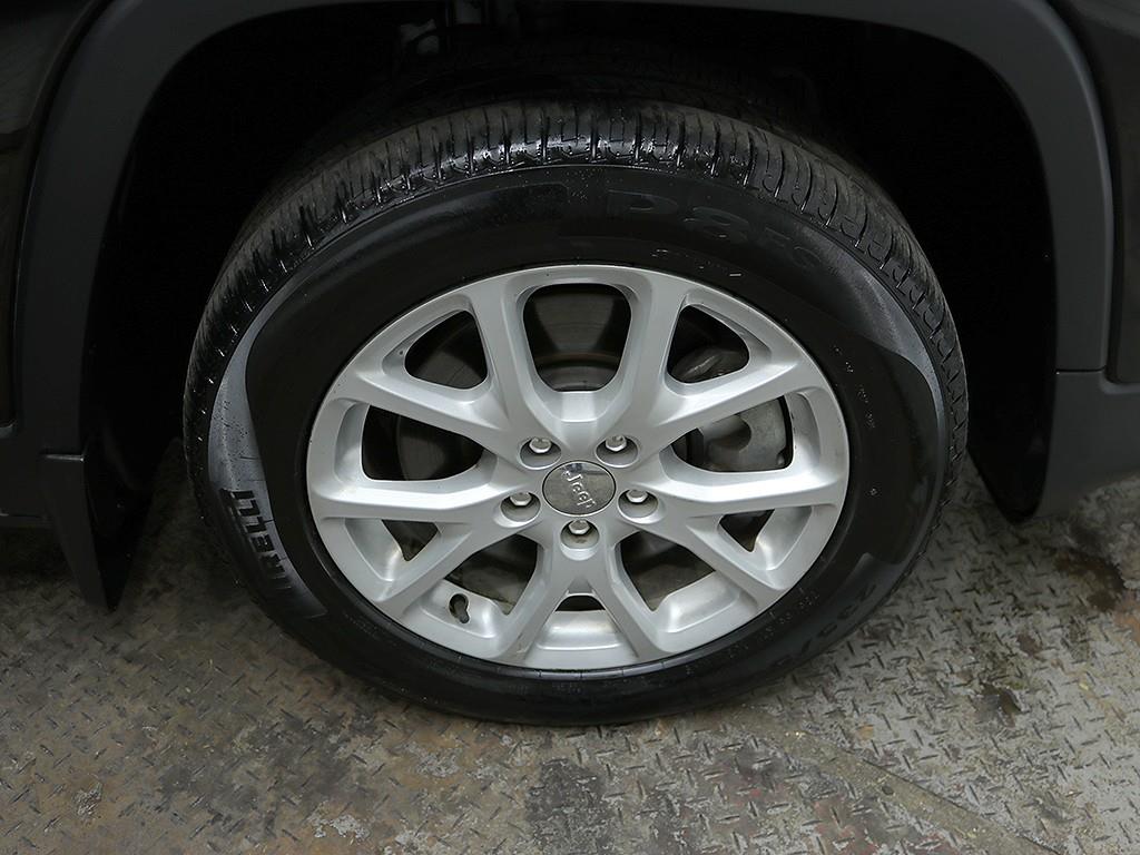Jeep Cherokee — photo 08