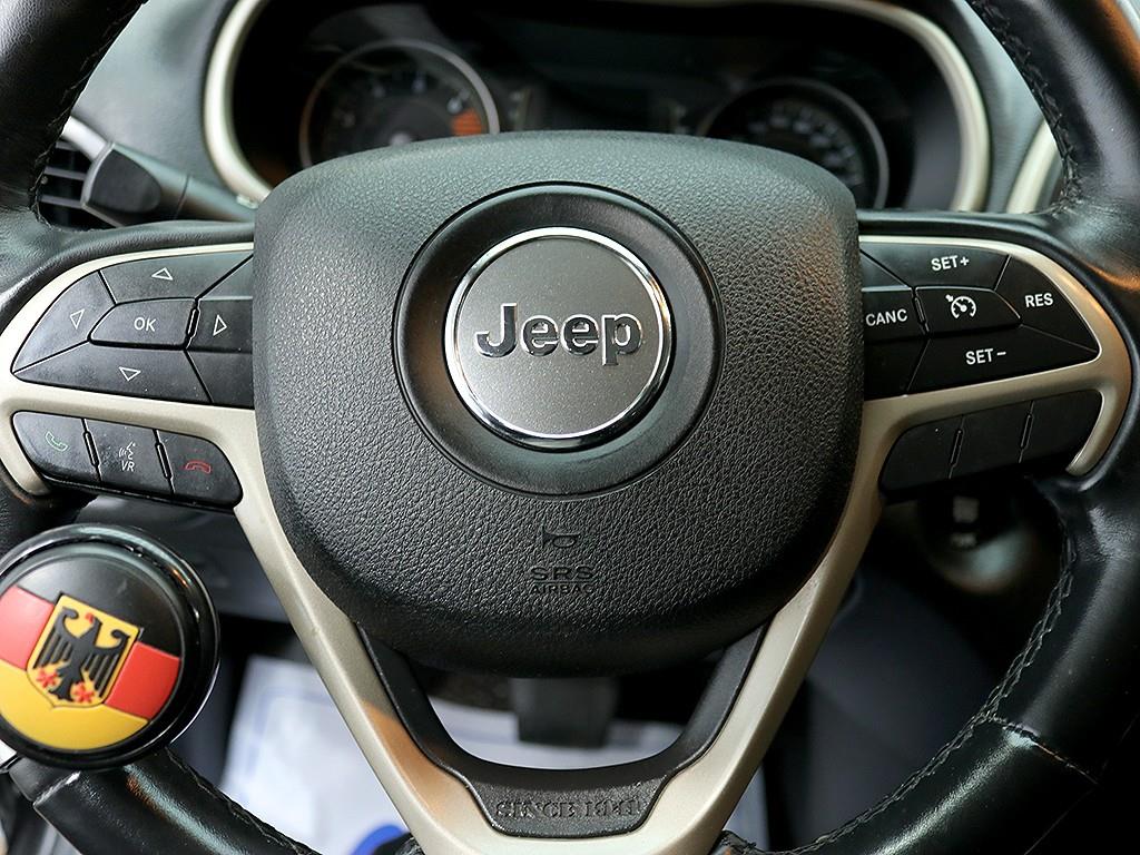 Jeep Cherokee — photo 15
