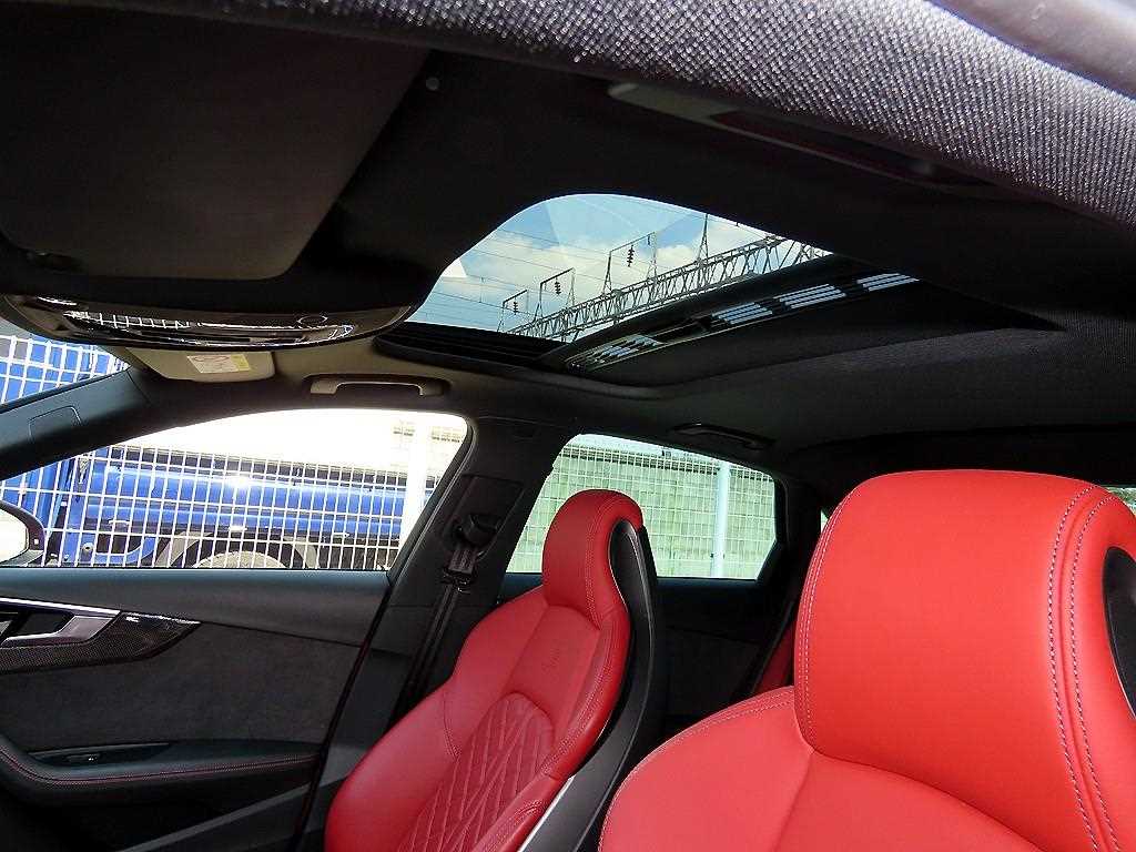 Audi S4 — photo 18