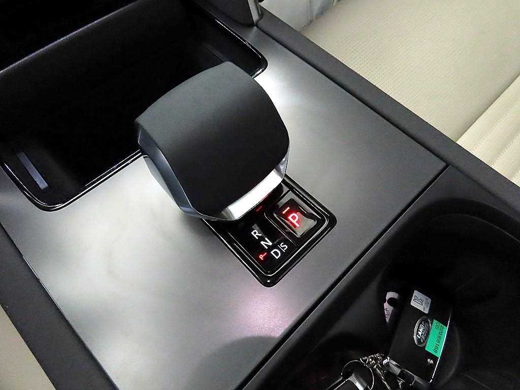 Land Rover Discovery Sport — photo 12