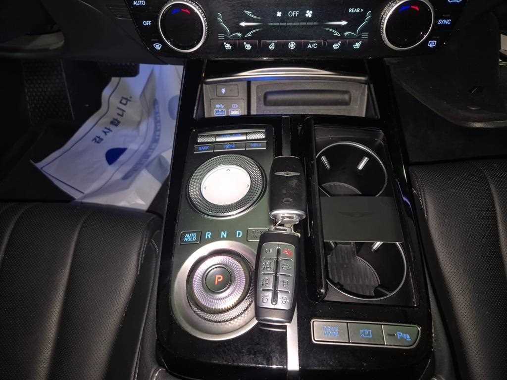 Genesis G80 — photo 10