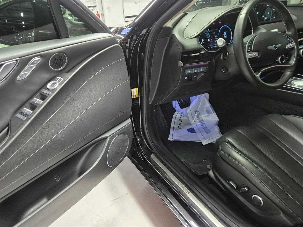 Genesis G80 — photo 12