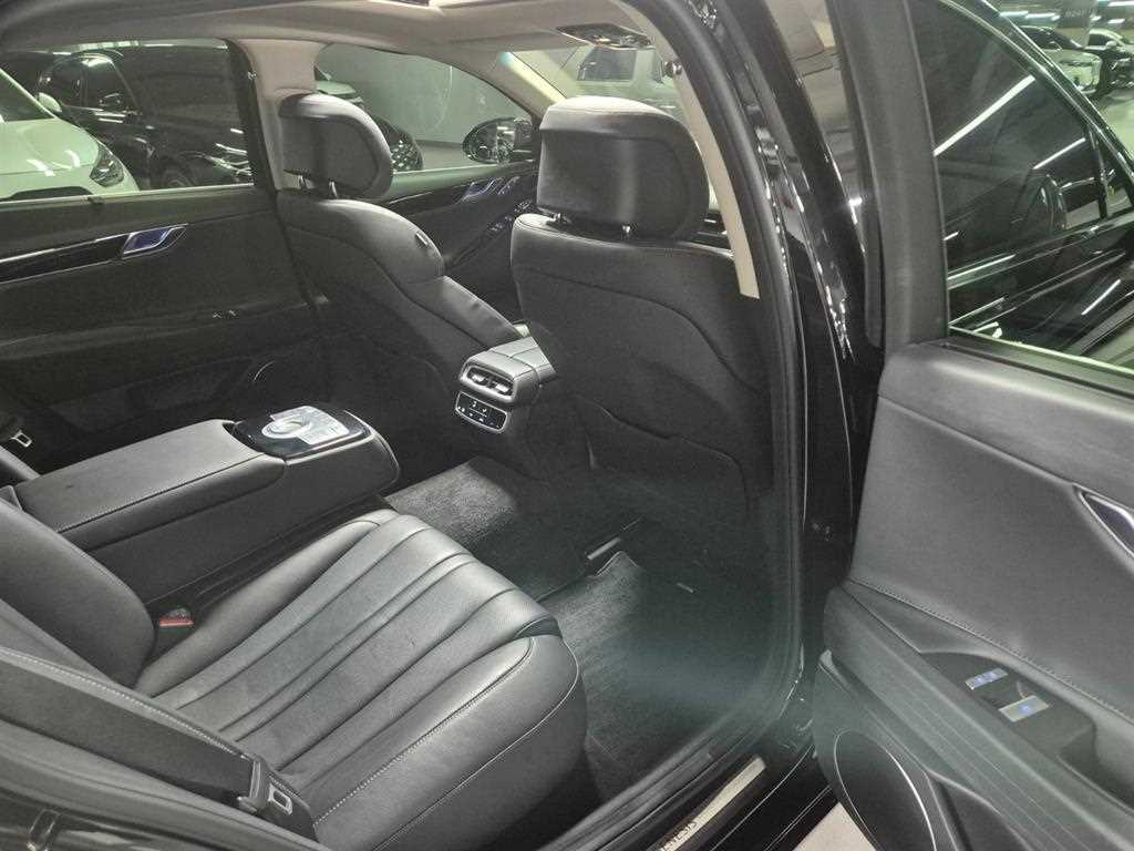 Genesis G80 — photo 13
