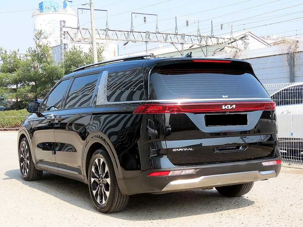 Kia Carnival — photo 03
