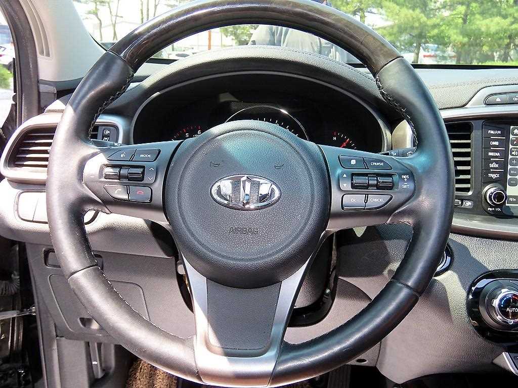 Kia Sorento — photo 07