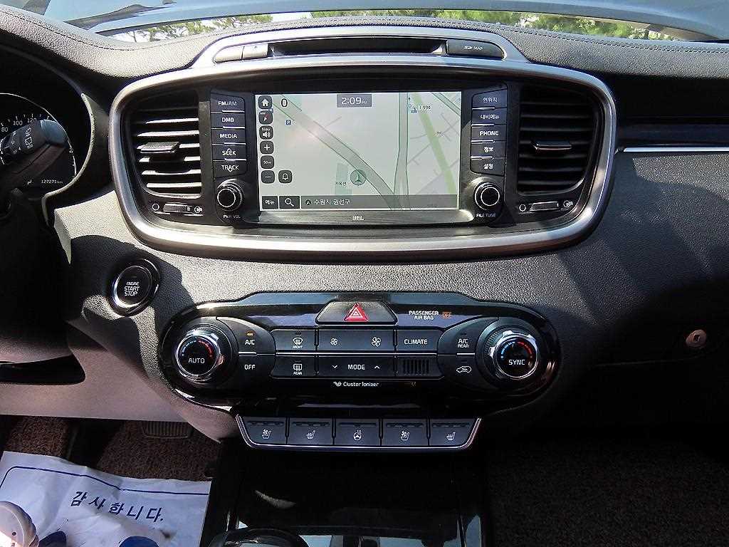 Kia Sorento — photo 12