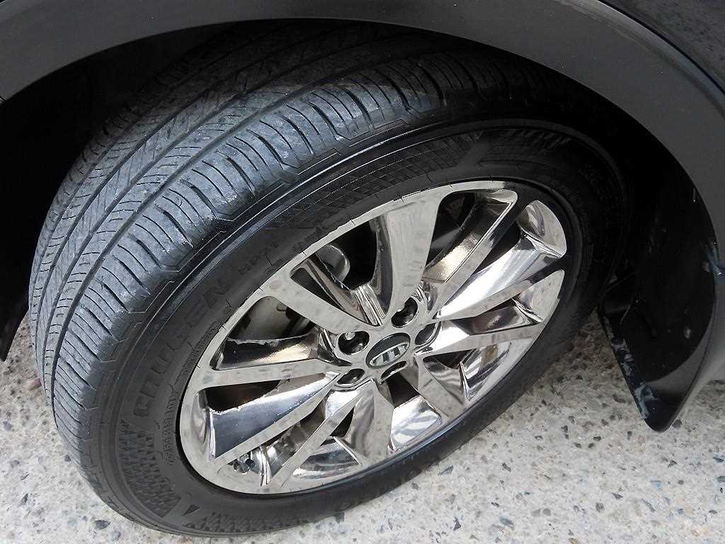 Kia Sorento — photo 20