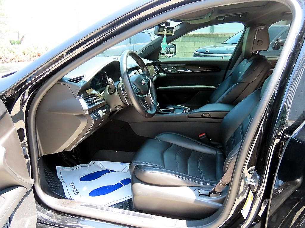 Cadillac CT6 — photo 05