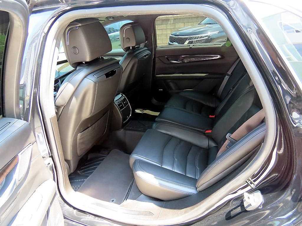 Cadillac CT6 — photo 06