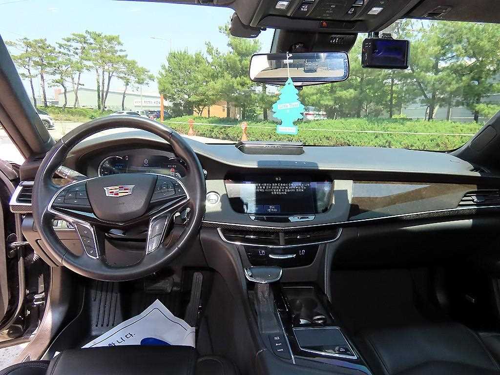 Cadillac CT6 — photo 07
