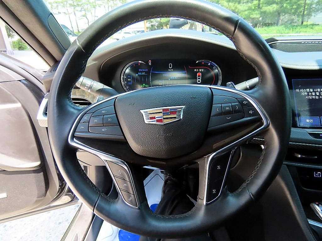 Cadillac CT6 — photo 08