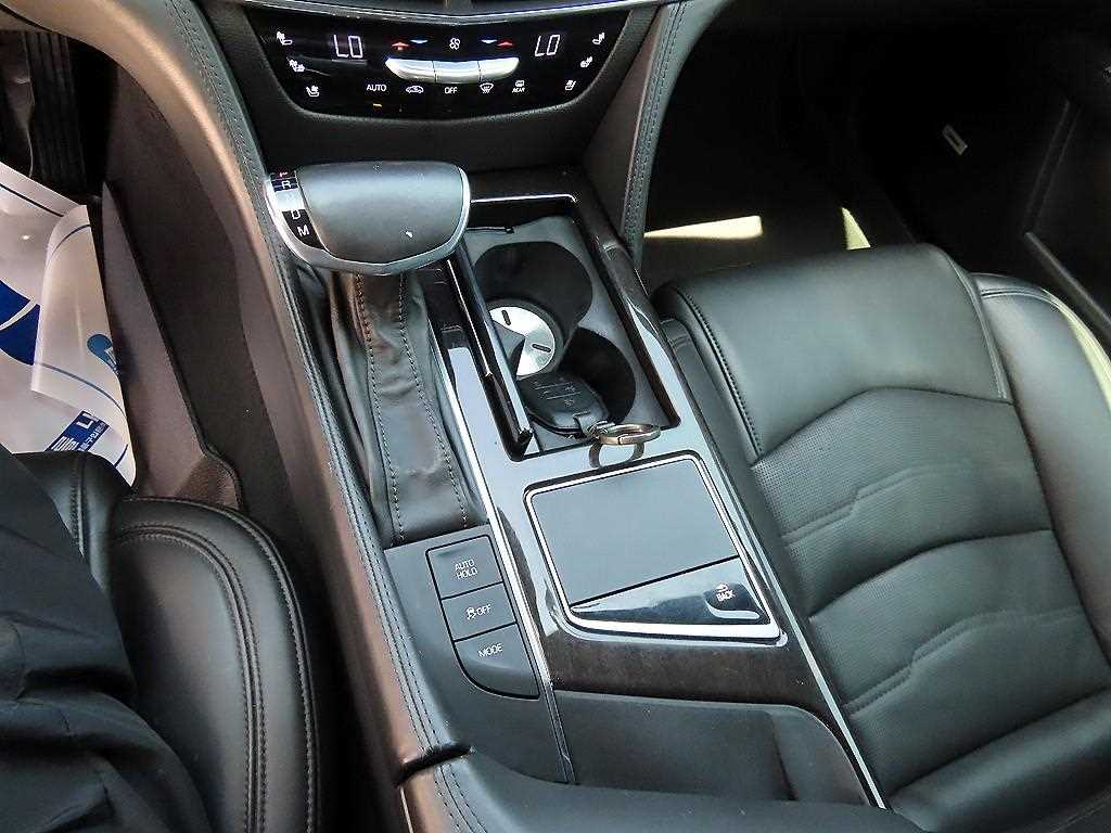 Cadillac CT6 — photo 10