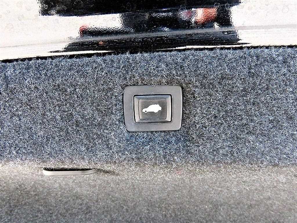 Cadillac CT6 — photo 16