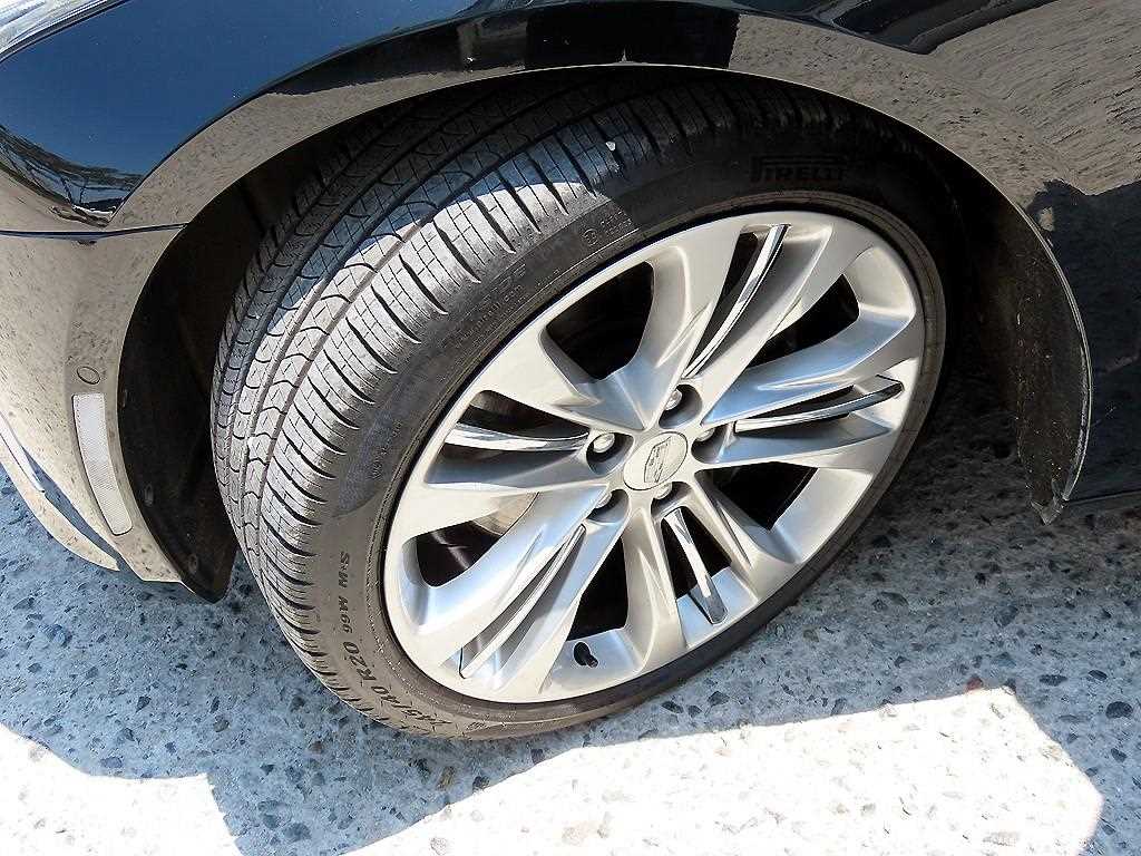 Cadillac CT6 — photo 19