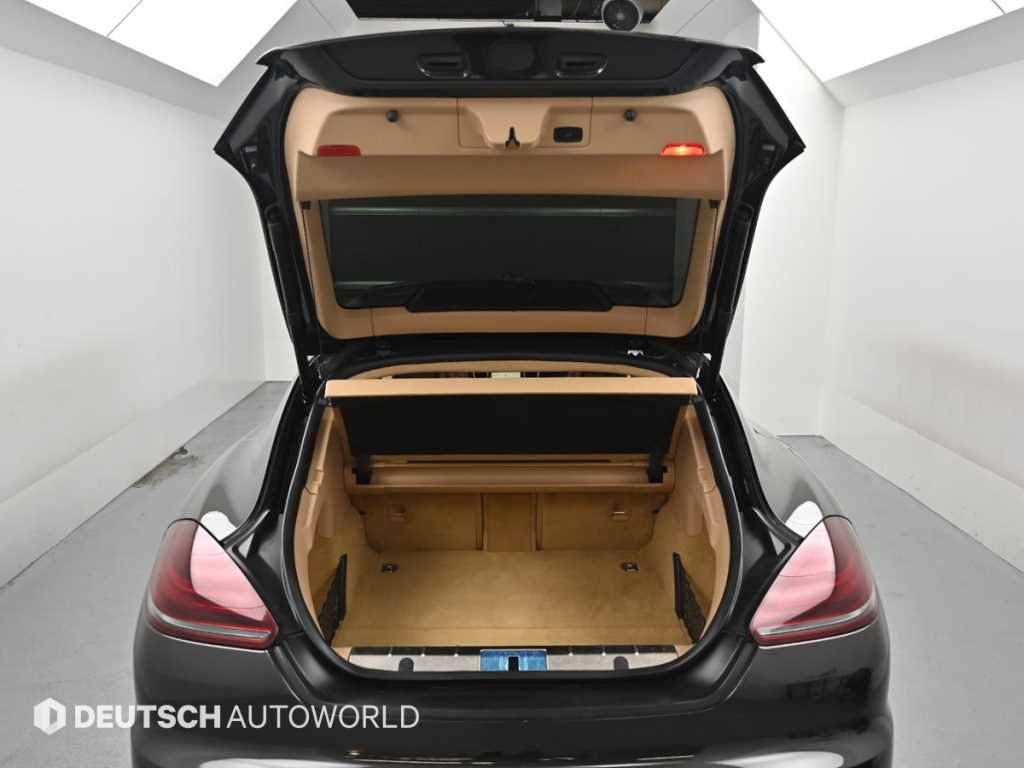 Porsche Panamera — photo 19