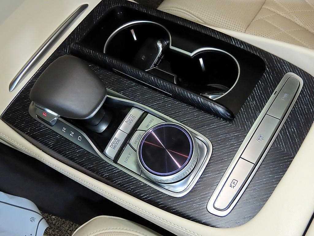 Kia K9 — photo 12