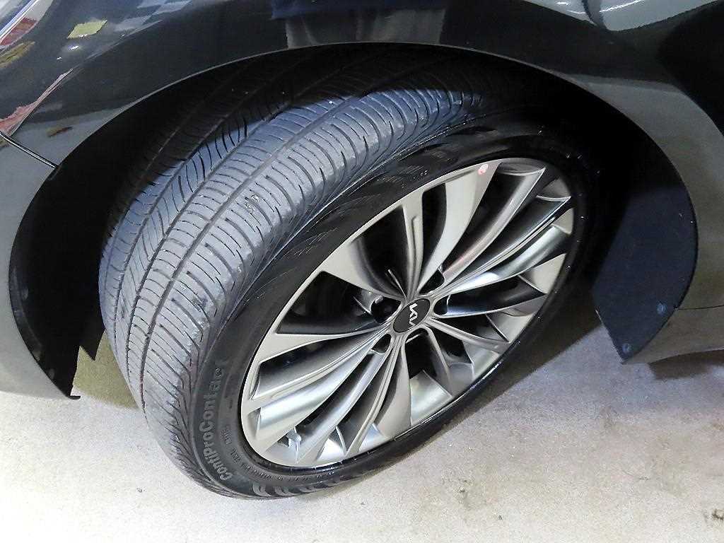 Kia K9 — photo 20