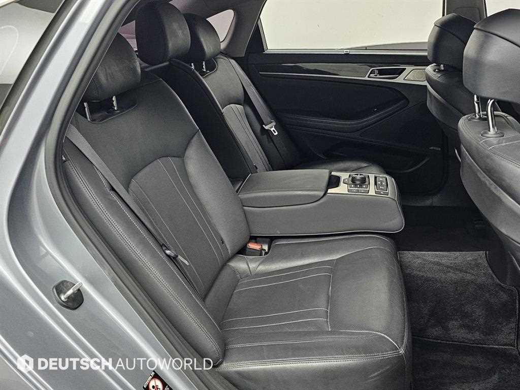 Genesis G80 — photo 12