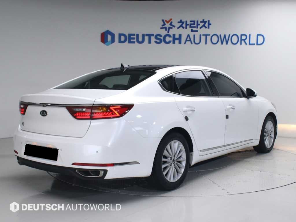 Kia K7 — photo 02