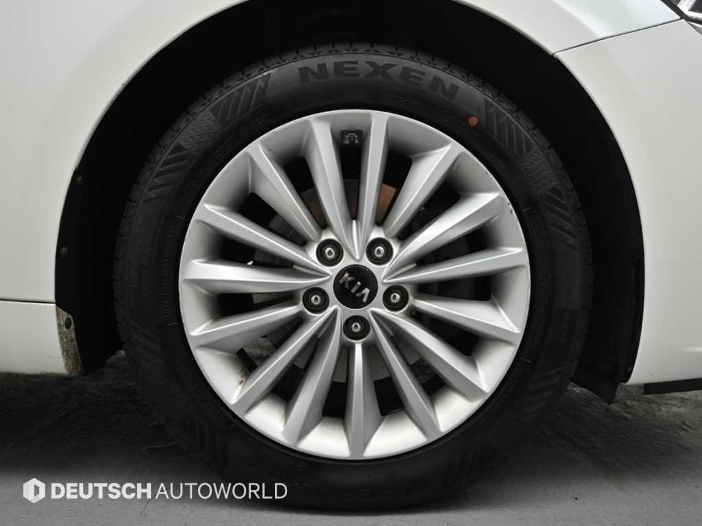 Kia K7 — photo 05