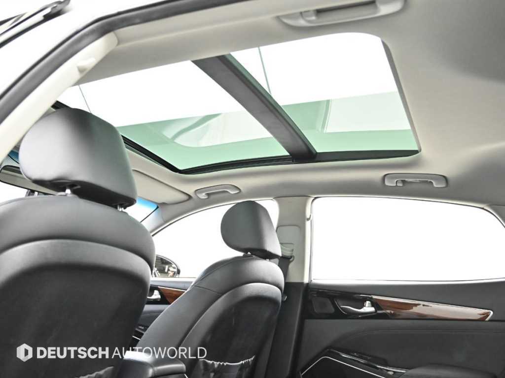 Kia K7 — photo 18