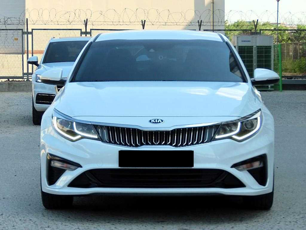 Kia K5 — photo 01