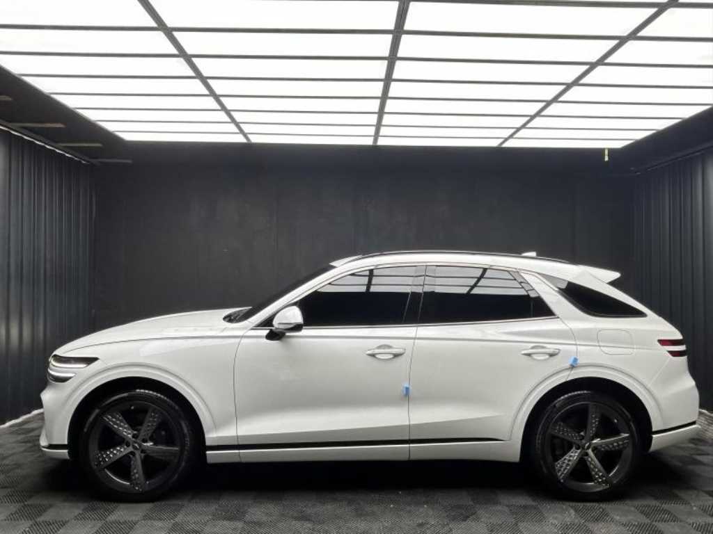 Genesis GV70 — photo 02