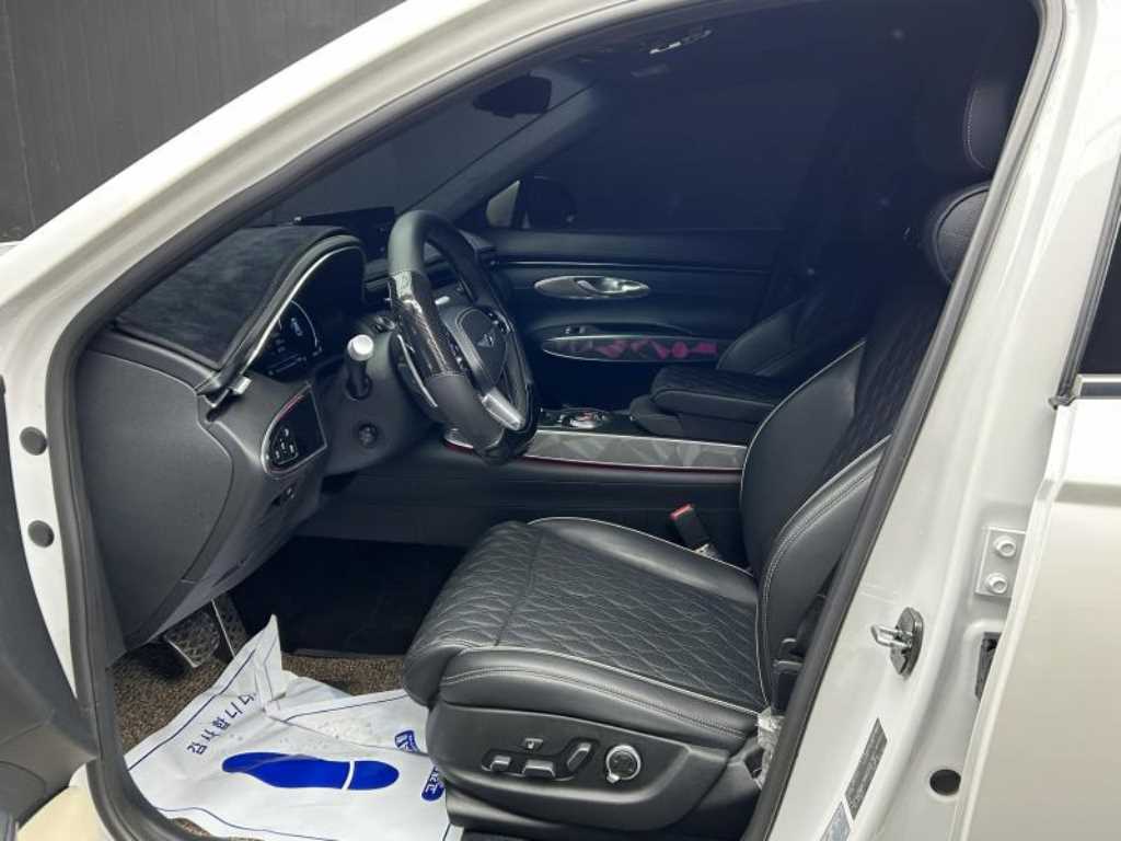Genesis GV70 — photo 07