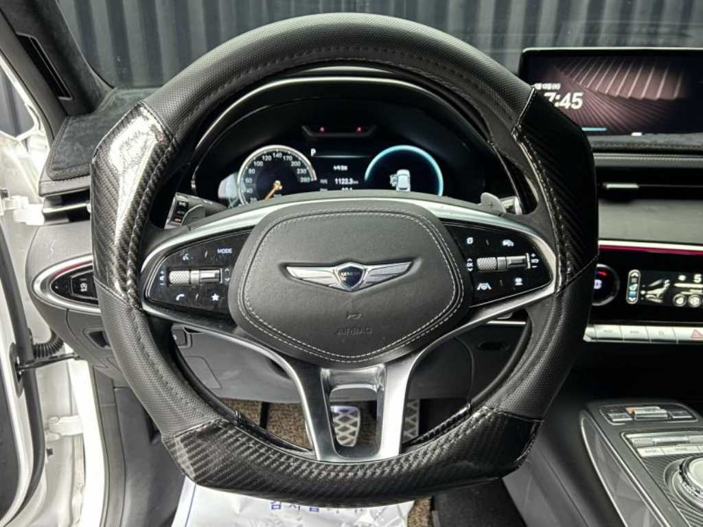 Genesis GV70 — photo 09