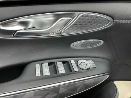 Genesis GV70 — photo 12