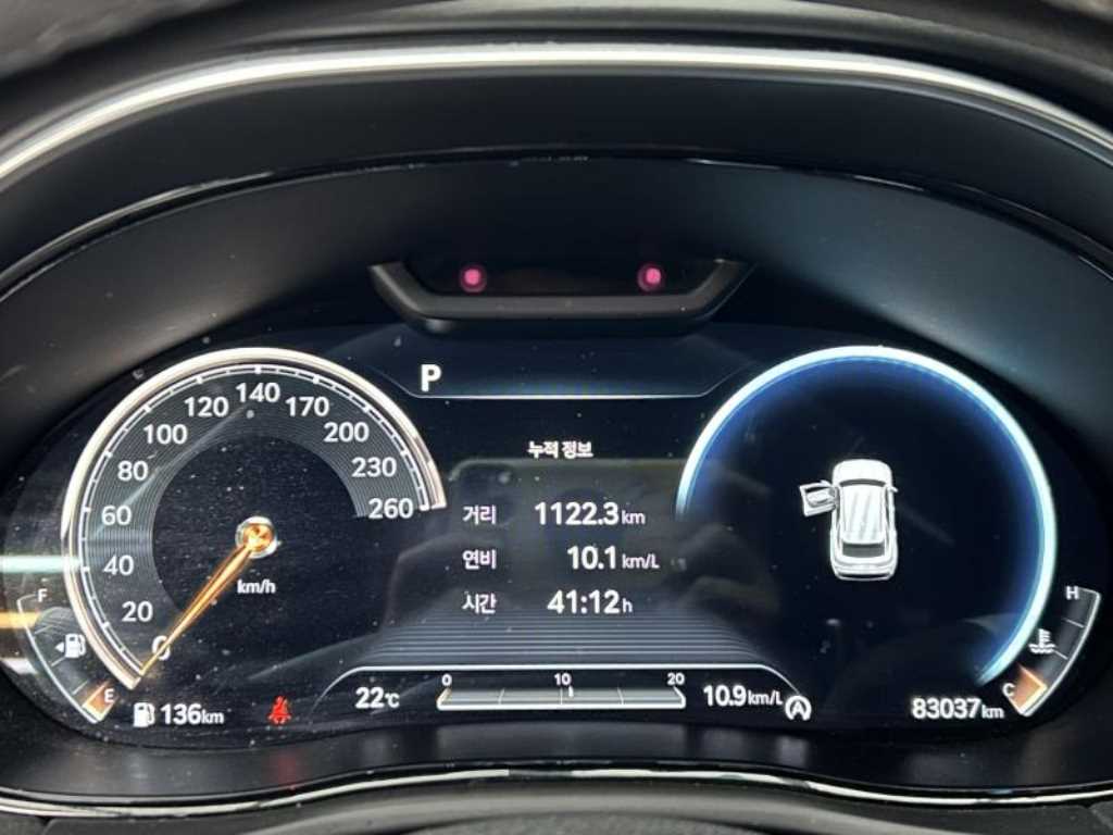 Genesis GV70 — photo 18