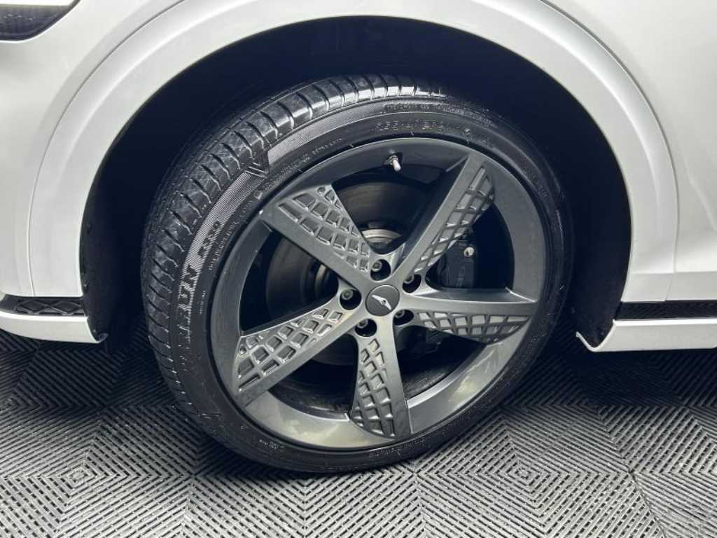 Genesis GV70 — photo 19