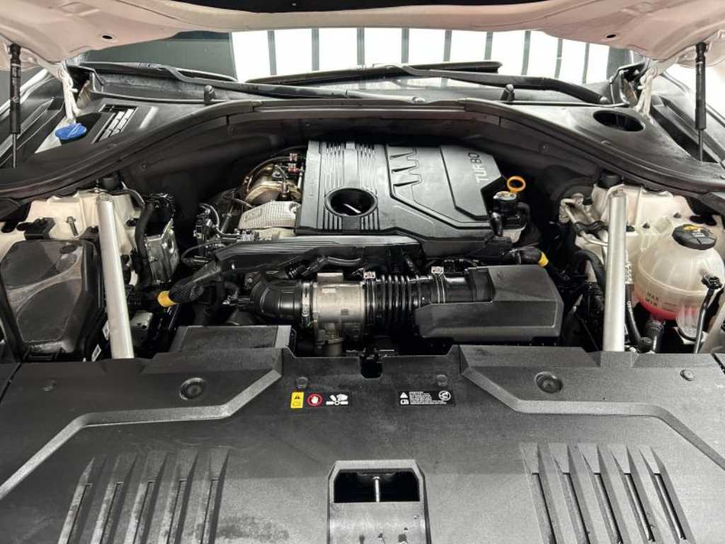 Genesis GV70 — photo 20