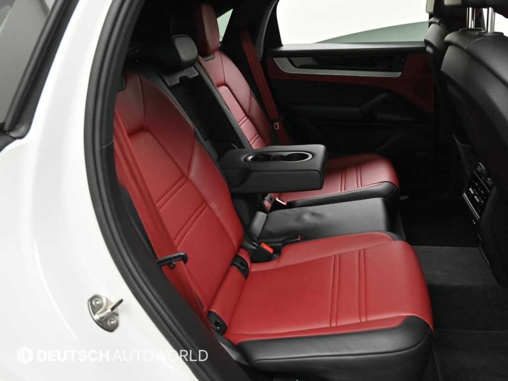Porsche Cayenne — photo 12
