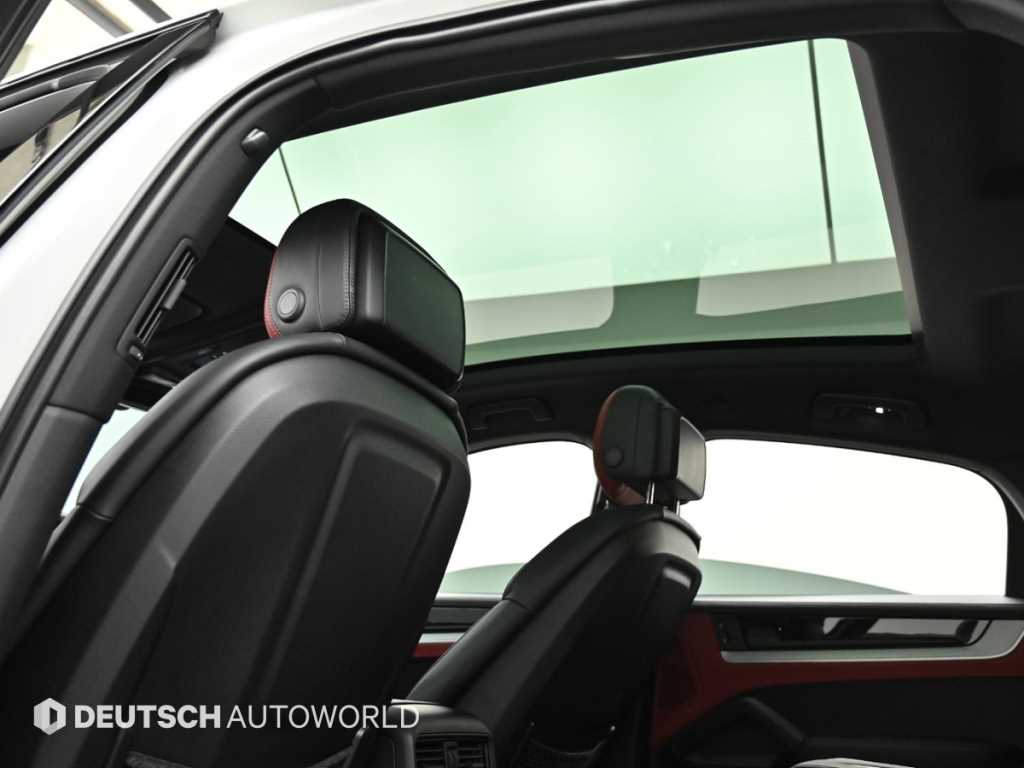 Porsche Cayenne — photo 18
