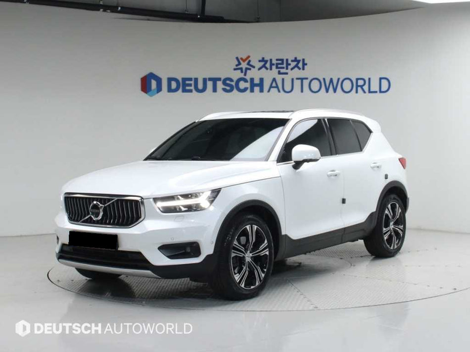 Volvo XC40 — photo 01