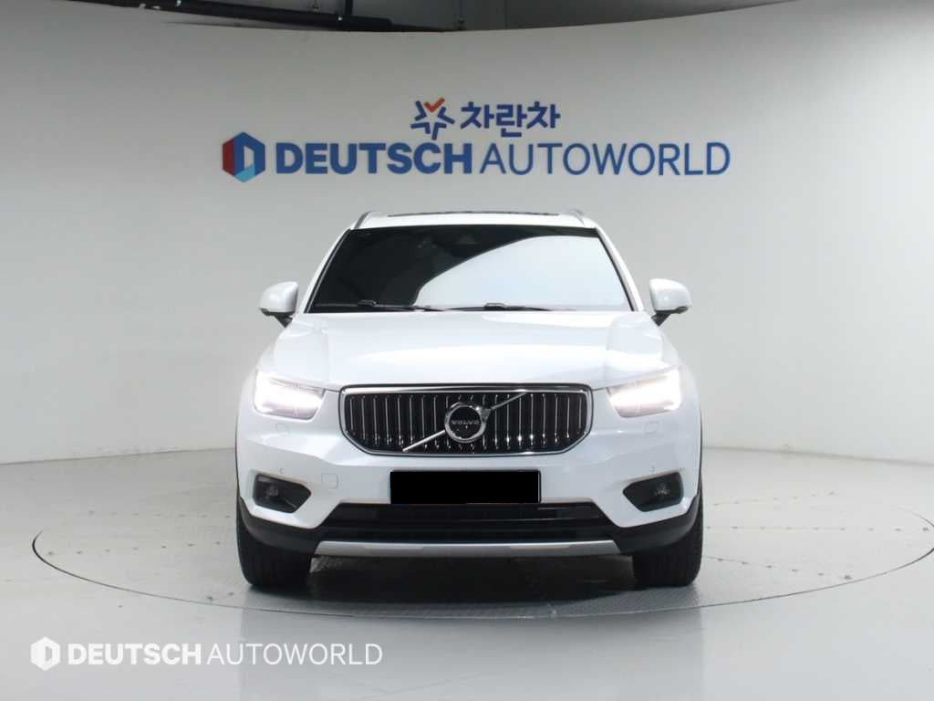 Volvo XC40 — photo 03