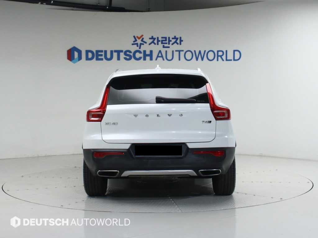 Volvo XC40 — photo 04