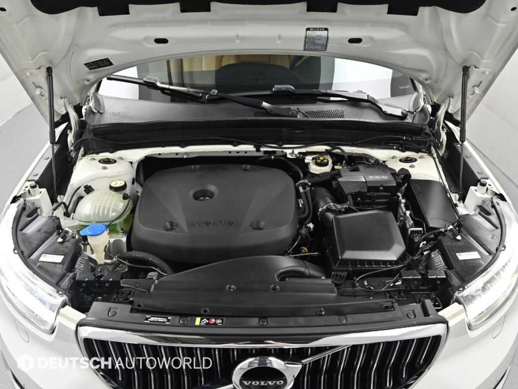Volvo XC40 — photo 06