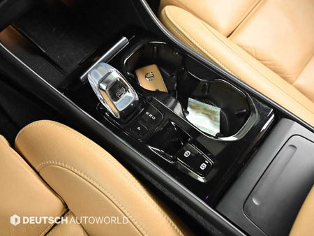 Volvo XC40 — photo 09
