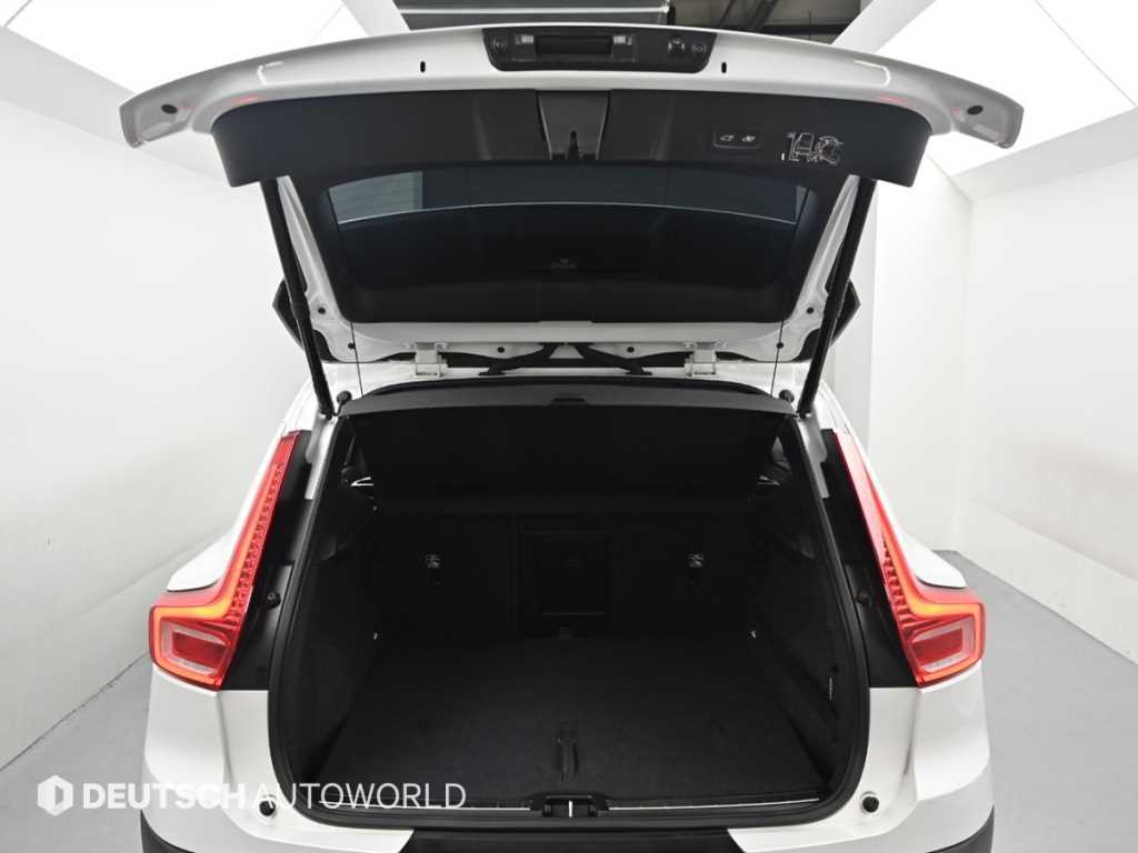 Volvo XC40 — photo 19