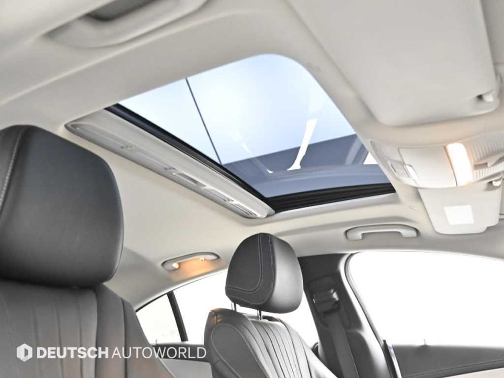 Mercedes-Benz CLS-Class — photo 18