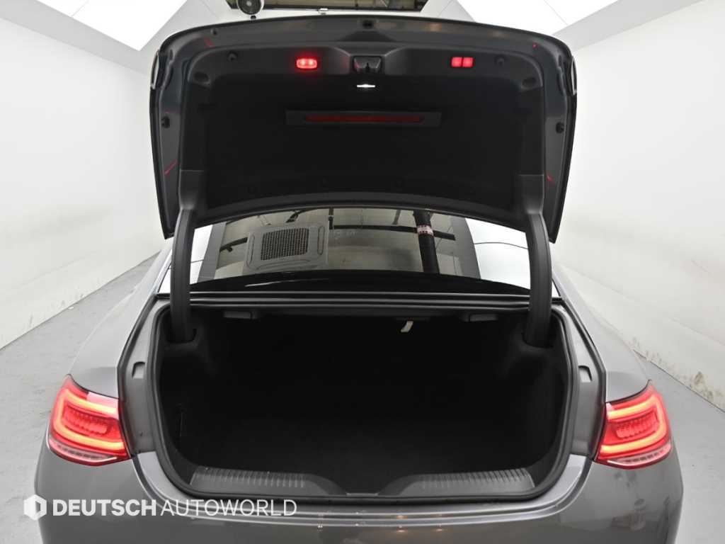 Mercedes-Benz CLS-Class — photo 19